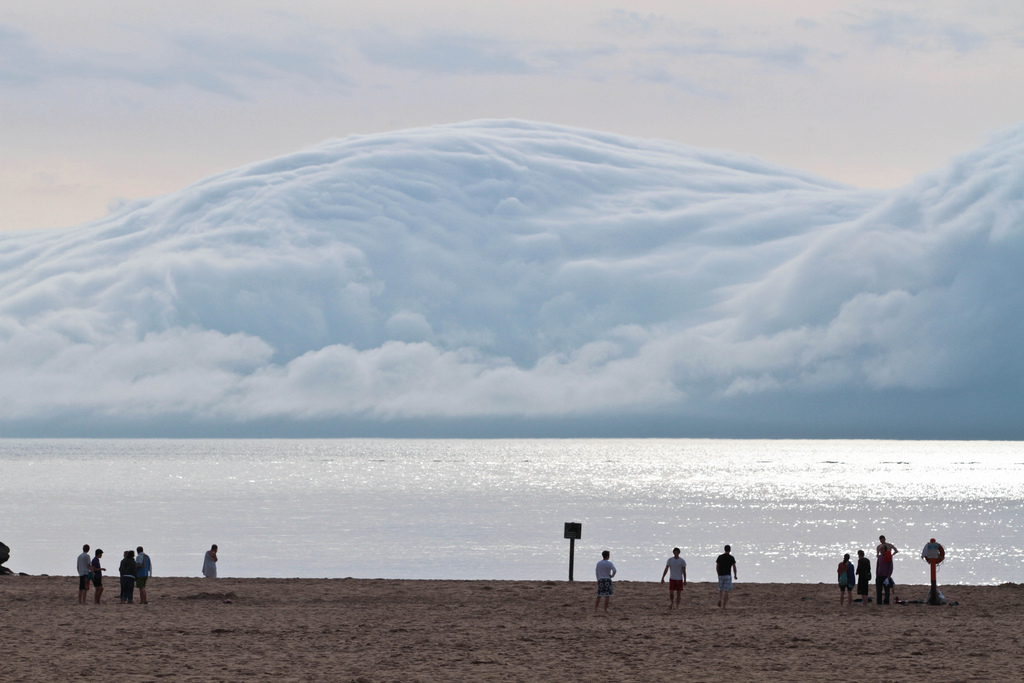 Ceci n’est pas un tsunami, c’est un nuage au dessus du Lac Michigan