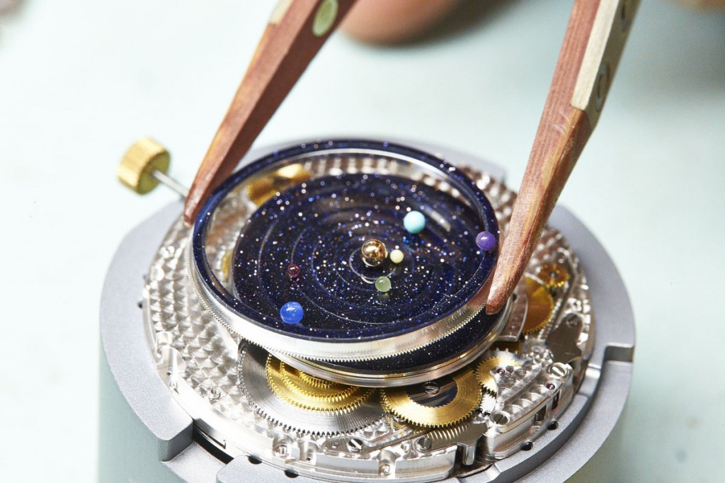 Van-Cleef-Arpels-Midnight-Planetarium-02