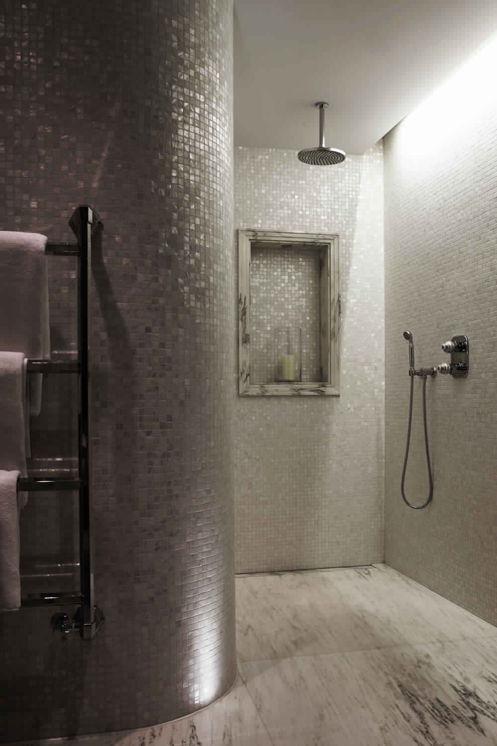 Knightsbridge-Residence-in-London-decoration-classique-luxe-salle de bain-cuisine