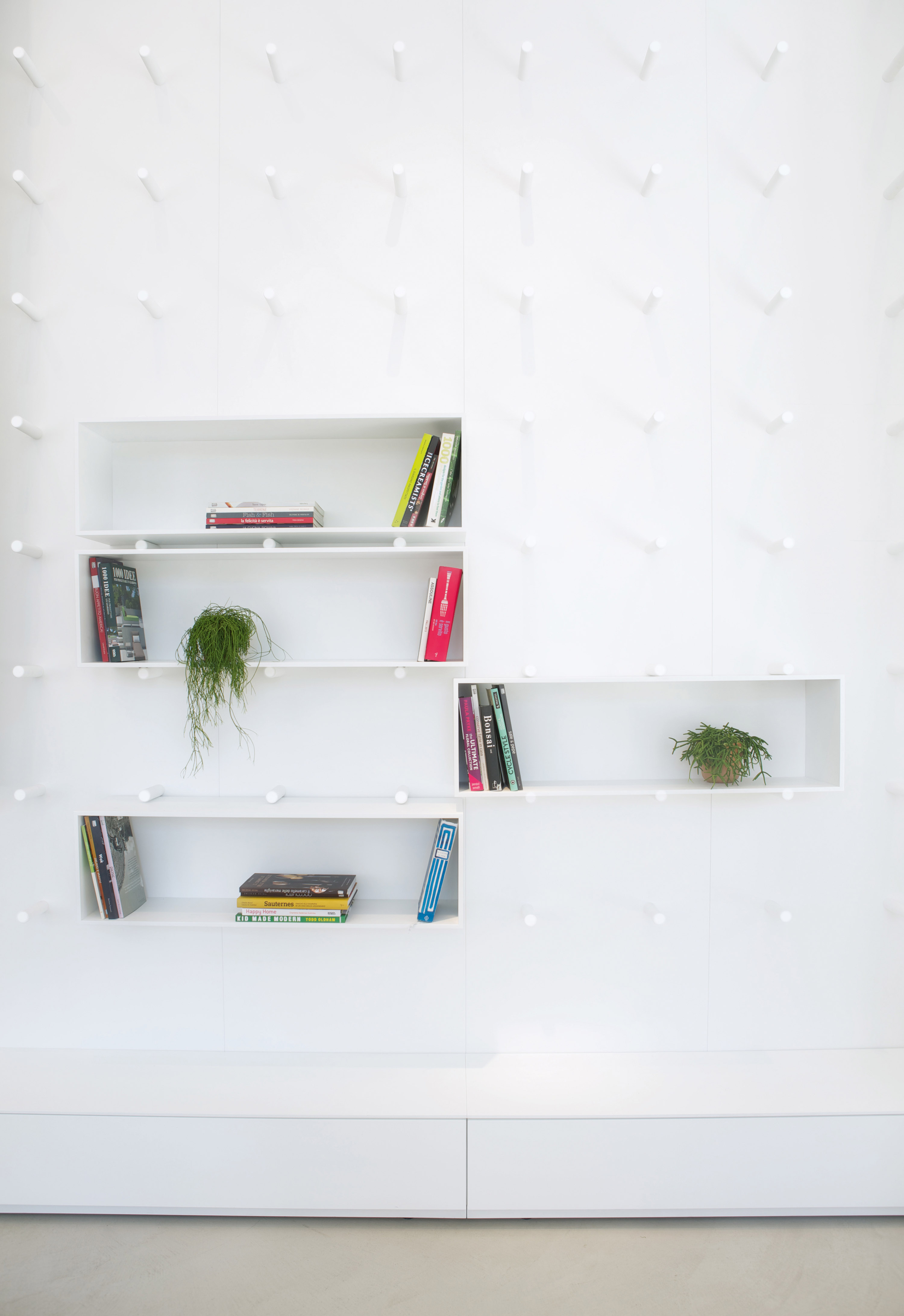 red dot awards aris architect Heni Chaouech bookshelf dot