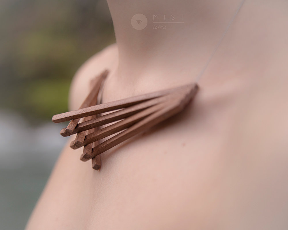 Clavicle-Suffix-collier-bois-design-Mistforms-joeillerie-design-lifestyle-fashion-design