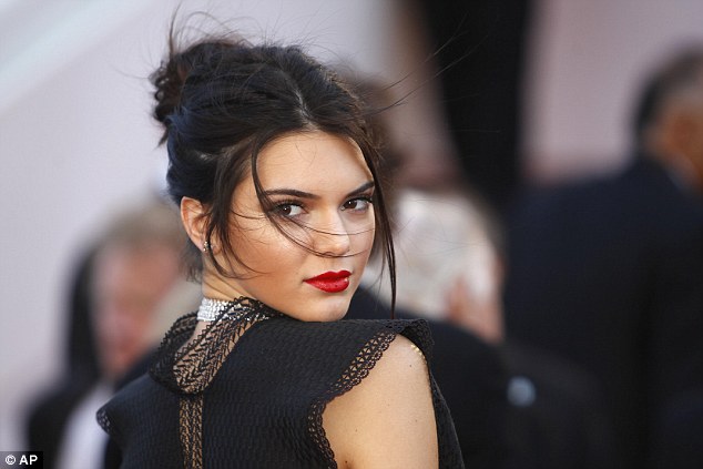 kendall-azzedine-alaîa-cannes-2015-red-carpet