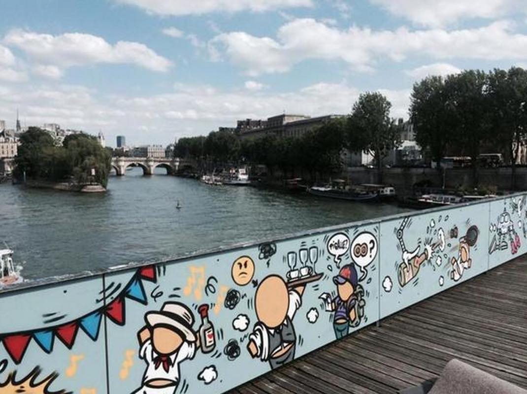 pont des arts street art paris
